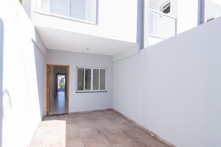 Casa à venda com 73m², 2 quartos e 1 vaga