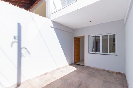 Casa à venda com 73m², 2 quartos e 1 vaga