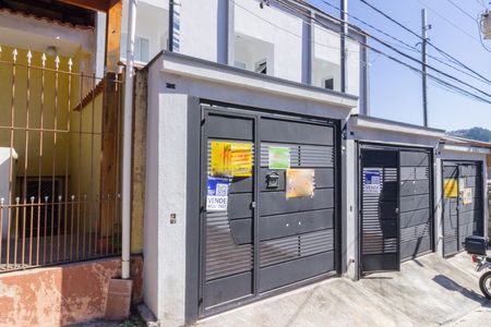 Casa à venda com 73m², 2 quartos e 1 vaga