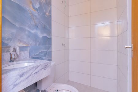 Casa à venda com 73m², 2 quartos e 1 vaga Casa à venda com 73m², 2 quartos e 1 vagaBanheiro