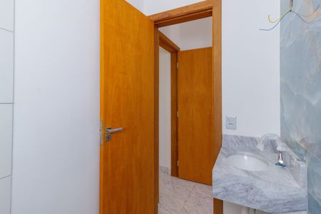 Casa à venda com 73m², 2 quartos e 1 vaga Casa à venda com 73m², 2 quartos e 1 vagaBanheiro