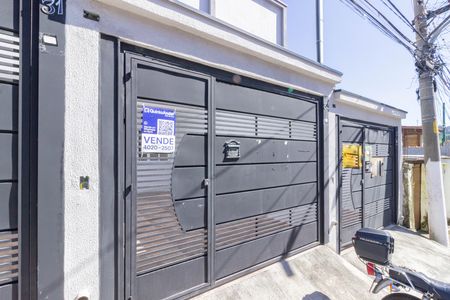 Casa à venda com 73m², 2 quartos e 2 vagasFachada