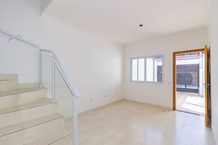 Casa à venda com 2 quartos, 73m² em Vila Yara, São Paulo