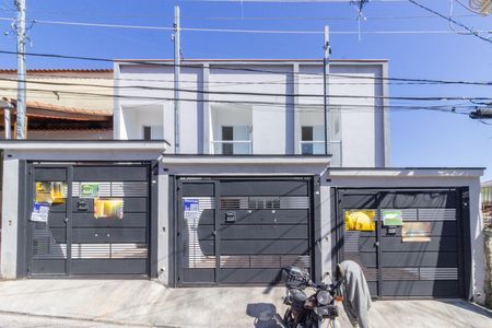 Casa à venda com 73m², 2 quartos e 2 vagasFachada