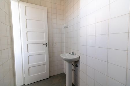 Apartamento para alugar com 105m², 2 quartos e sem vaga Apartamento para alugar com 105m², 2 quartos e sem vagaBanheiro de serviço