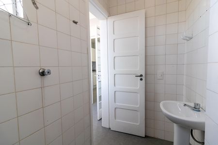 Apartamento para alugar com 105m², 2 quartos e sem vaga Apartamento para alugar com 105m², 2 quartos e sem vagaBanheiro de serviço