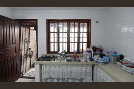 Cozinha de casa de condomínio para alugar com 2 quartos, 102m² em Jardim Excelcior, Cabo Frio