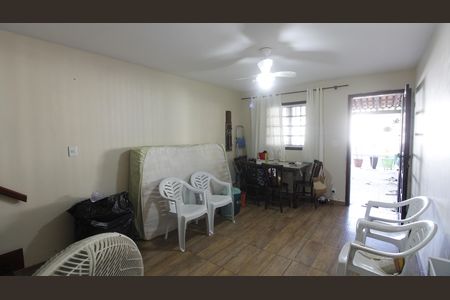 Casa de condomínio para alugar com 102m², 2 quartos e 1 vagaSala