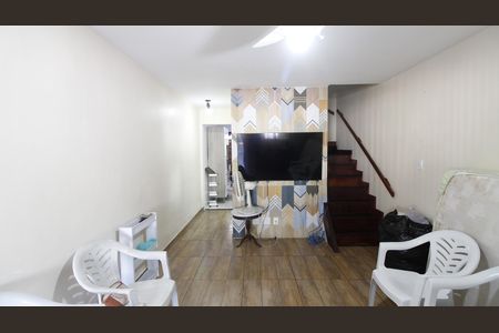 Sala de casa de condomínio para alugar com 2 quartos, 102m² em Jardim Excelcior, Cabo Frio
