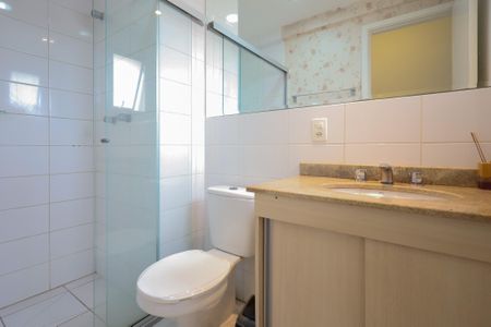 Apartamento à venda com 74m², 3 quartos e 2 vagas Apartamento à venda com 74m², 3 quartos e 2 vagasBanheiro da Suíte