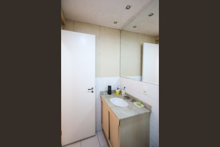 Apartamento à venda com 74m², 3 quartos e 2 vagas Apartamento à venda com 74m², 3 quartos e 2 vagasBanheiro Social