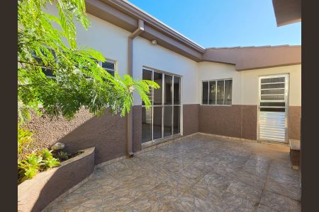 Área externa de casa à venda com 3 quartos, 128m² em Jardim Aurélia, Campinas