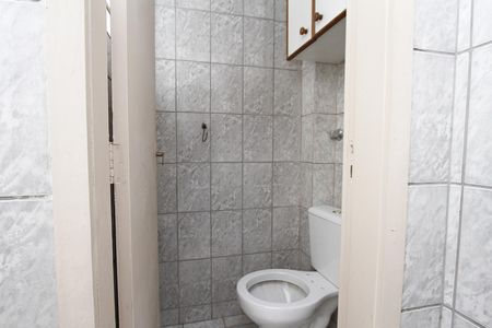 Banheiro de serviço de apartamento para alugar com 3 quartos, 72m² em Padre Eustáquio, Belo Horizonte