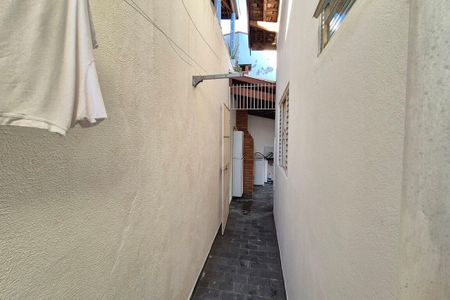 Casa para alugar com 70m², 2 quartos e 1 vaga Casa para alugar com 70m², 2 quartos e 1 vagaCorredor