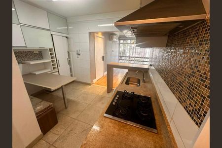 Cozinha de apartamento para alugar com 2 quartos, 70m² em Vila Cordeiro, São Paulo