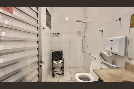 Banheiro de casa à venda com 7 quartos, 236m² em Serra, Belo Horizonte
