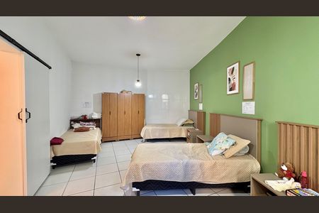 Casa à venda com 236m², 7 quartos e 2 vagas Casa à venda com 236m², 7 quartos e 2 vagasQuarto