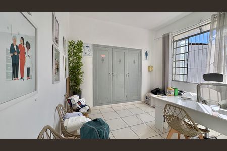 Casa à venda com 236m², 7 quartos e 2 vagas Casa à venda com 236m², 7 quartos e 2 vagasQuarto