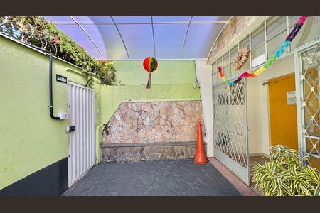 Casa à venda com 236m², 7 quartos e 2 vagas Casa à venda com 236m², 7 quartos e 2 vagasÁrea comum - Primeiro andar