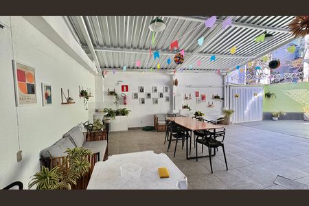 Casa à venda com 236m², 7 quartos e 2 vagas Casa à venda com 236m², 7 quartos e 2 vagasÁrea comum - Primeiro andar