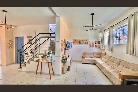 Sala  de casa à venda com 7 quartos, 236m² em Serra, Belo Horizonte