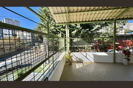 Casa à venda com 236m², 7 quartos e 2 vagas Casa à venda com 236m², 7 quartos e 2 vagasÁrea comum - Segundo andar