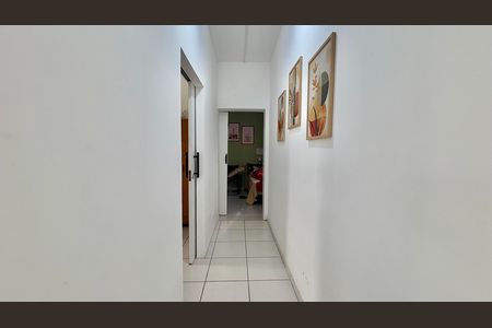 Casa à venda com 236m², 7 quartos e 2 vagas Casa à venda com 236m², 7 quartos e 2 vagasCorredor