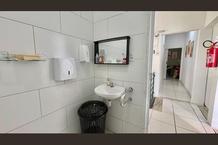 Casa à venda com 236m², 7 quartos e 2 vagas Casa à venda com 236m², 7 quartos e 2 vagasBanheiro