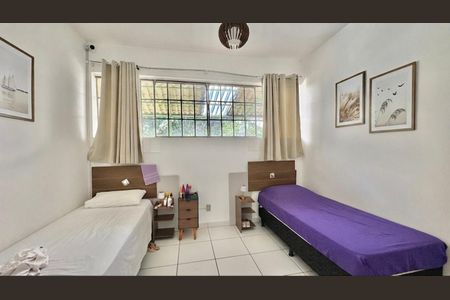 Casa à venda com 236m², 7 quartos e 2 vagas Casa à venda com 236m², 7 quartos e 2 vagasQuarto