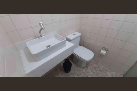 Banheiro de apartamento para alugar com 2 quartos, 55m² em Bandeiras, Osasco
