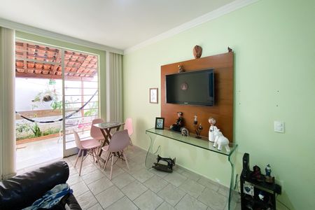 Apartamento à venda com 2 quartos, 62m² em Sagrada Família, Belo Horizonte
