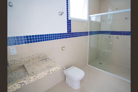 Banheiro de casa de condomínio à venda com 5 quartos, 667m² em Parque Residencial Maison Blanche, Valinhos