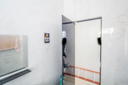 Casa para alugar com 150m², 2 quartos e 1 vaga Casa para alugar com 150m², 2 quartos e 1 vagaBanheiro