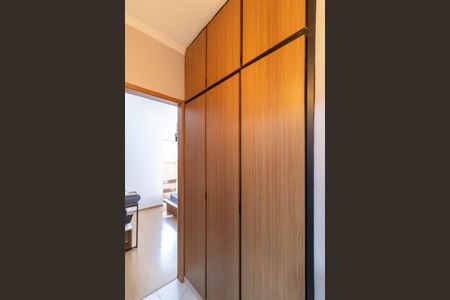 Corredor de apartamento para alugar com 2 quartos, 55m² em Parque Renato Maia, Guarulhos