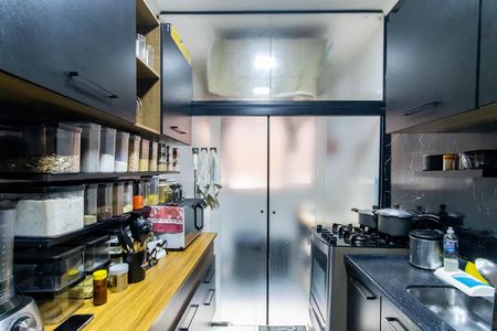 Cozinha de apartamento para alugar com 2 quartos, 55m² em Parque Renato Maia, Guarulhos