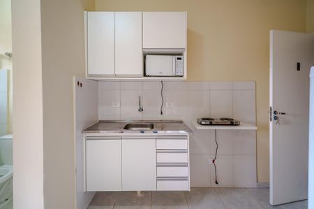 Cozinha de kitnet/studio para alugar com 1 quarto, 20m² em Rio Pequeno, São Paulo