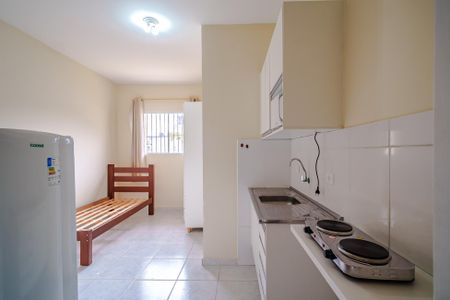 Cozinha de kitnet/studio para alugar com 1 quarto, 20m² em Rio Pequeno, São Paulo