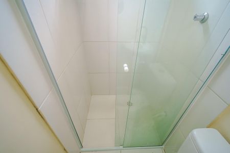 Banheiro de kitnet/studio para alugar com 1 quarto, 20m² em Rio Pequeno, São Paulo