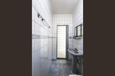 Banheiro de casa para alugar com 2 quartos, 101m² em Vila Bertioga, São Paulo