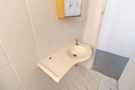 Casa para alugar com 30m², 1 quarto e 1 vaga Casa para alugar com 30m², 1 quarto e 1 vagaBanheiro