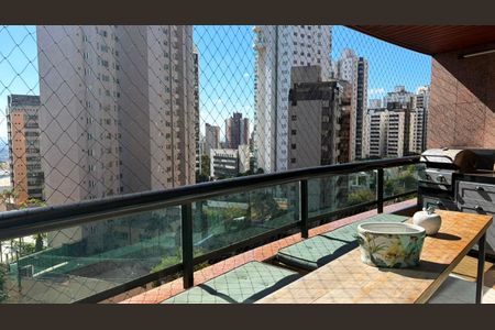 Apartamento à venda com 185m², 4 quartos e 4 vagas Apartamento à venda com 185m², 4 quartos e 4 vagasVaranda da sala