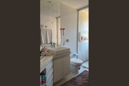 Apartamento à venda com 185m², 4 quartos e 4 vagas Apartamento à venda com 185m², 4 quartos e 4 vagasBanheiro da suíte