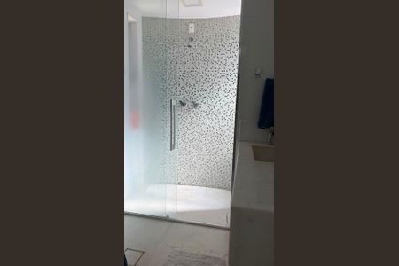 Apartamento à venda com 185m², 4 quartos e 4 vagas Apartamento à venda com 185m², 4 quartos e 4 vagasBanheiro da suíte