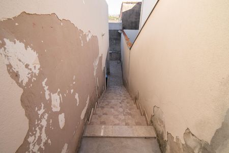 Casa para alugar com 120m², 2 quartos e 2 vagas Casa para alugar com 120m², 2 quartos e 2 vagasEscadaria Lateral