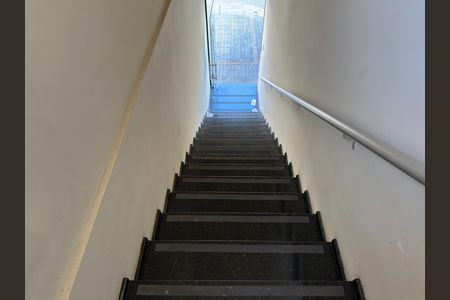 Escada de kitnet/studio para alugar com 1 quarto, 33m² em Jardim das Industrias, São José dos Campos