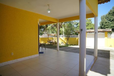 Garagem de casa de condomínio para alugar com 5 quartos, 360m² em Itapeba, Maricá