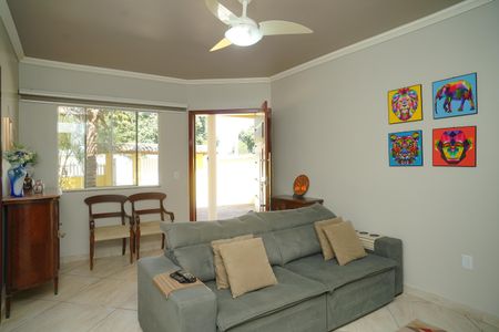 Casa de condomínio para alugar com 360m², 5 quartos e 1 vaga Casa de condomínio para alugar com 360m², 5 quartos e 1 vagaSala