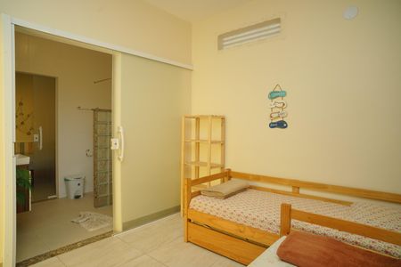 Casa de condomínio para alugar com 360m², 5 quartos e 1 vaga Casa de condomínio para alugar com 360m², 5 quartos e 1 vagaQuarto externo 2