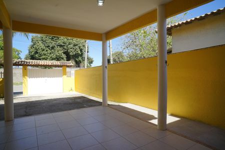 Garagem de casa de condomínio para alugar com 5 quartos, 360m² em Itapeba, Maricá