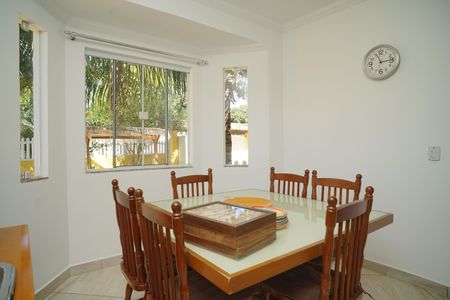 Casa de condomínio para alugar com 360m², 5 quartos e 1 vaga Casa de condomínio para alugar com 360m², 5 quartos e 1 vagaSala de Jantar